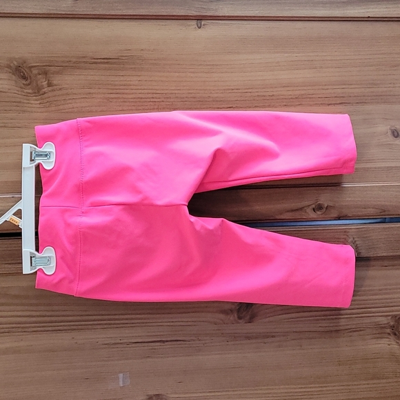EUC Girls Althletic Woks Size 7-8 Hot Pink Capri Yoga Pants - Picture 3 of 4